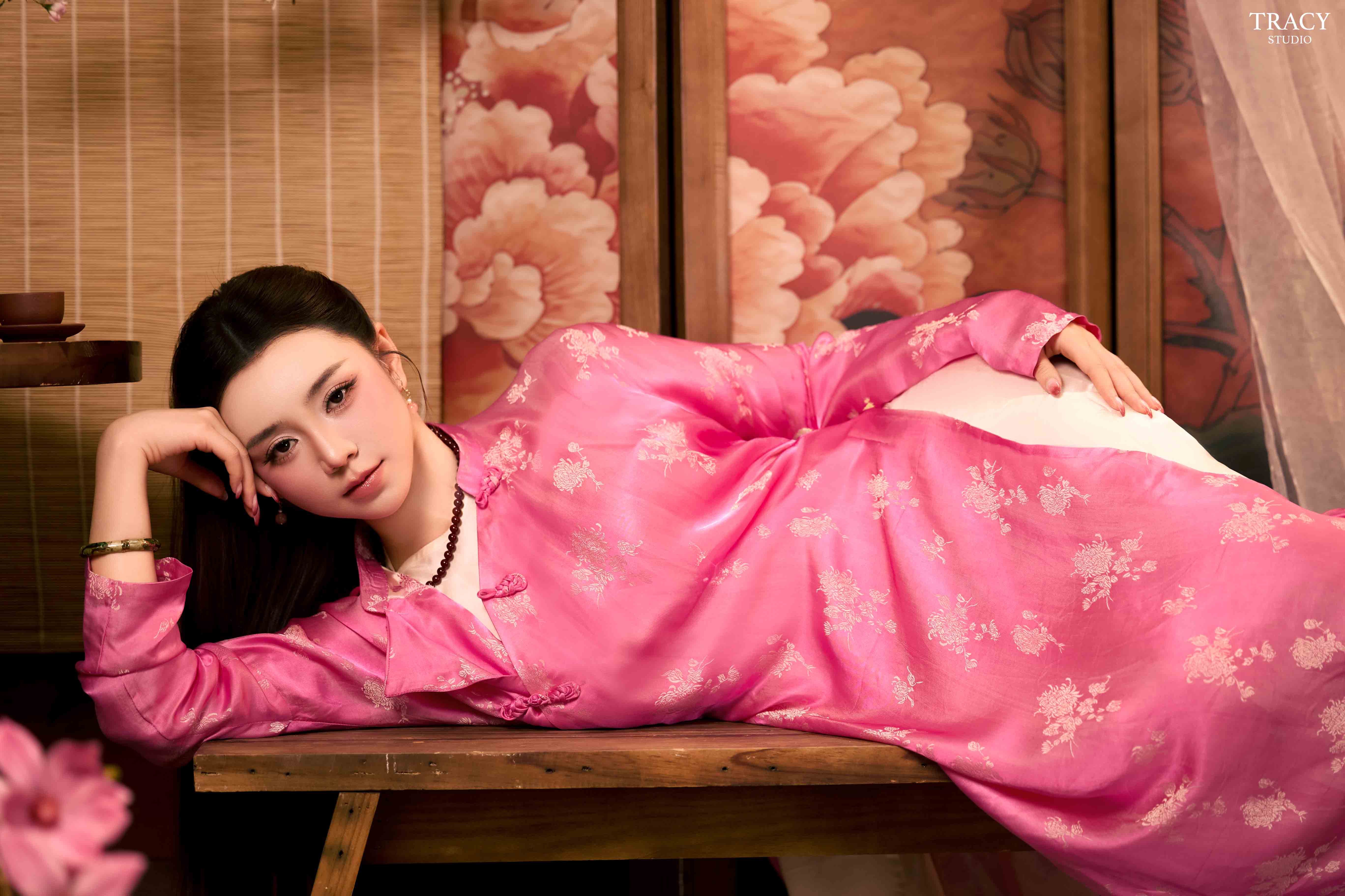 frontend/img/gallery/anh-tet-yem-ao-dai/tracy-studio-chup-concept-tet-du-uyen (5).jpg